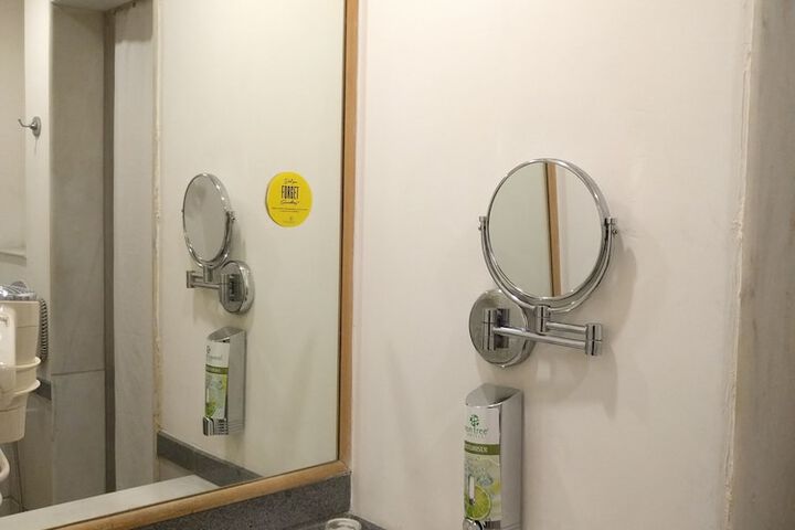 Room 14 of 33