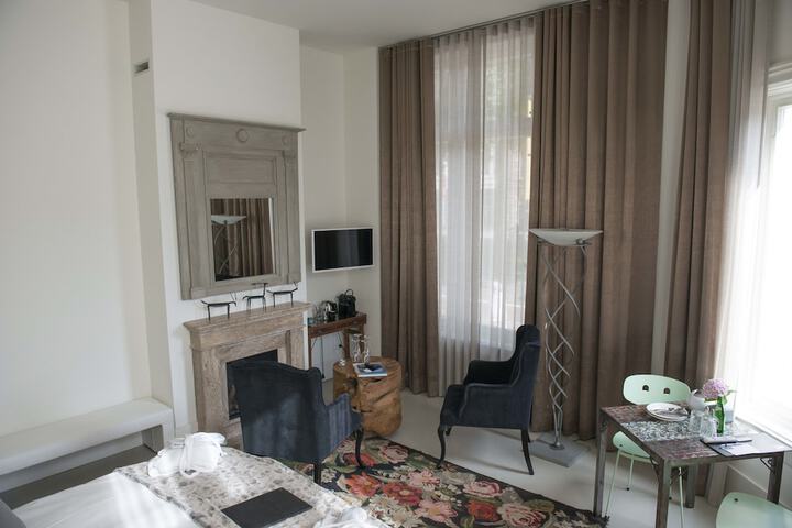 Room 2 of 20