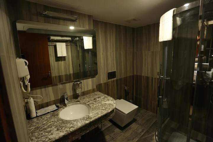 Room 16 of 58