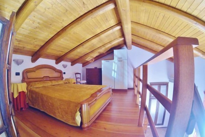 Room 4 of 31