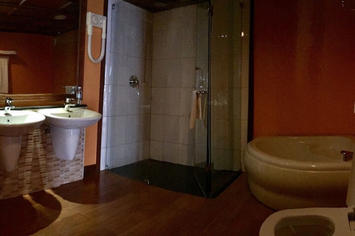 Room 29 of 48