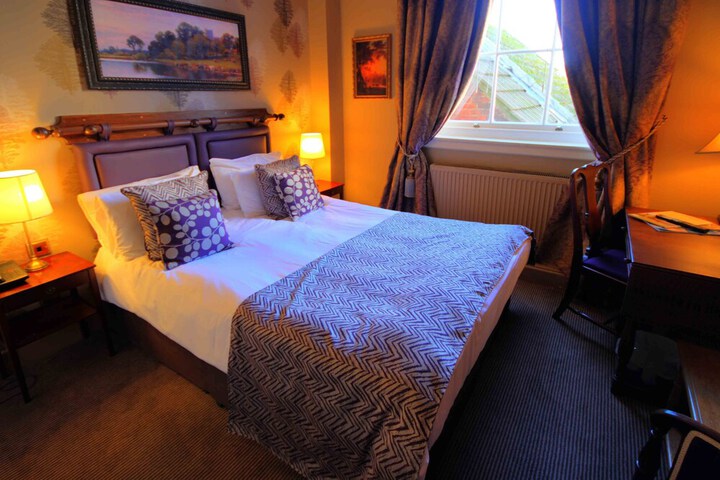 Room 10 of 27