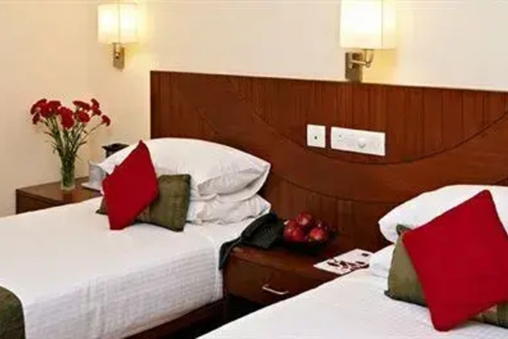 Room 4 of 8