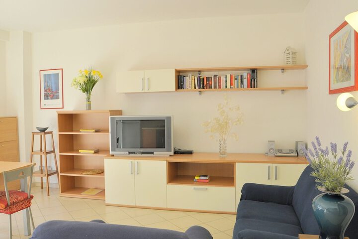 Room 8 of 19