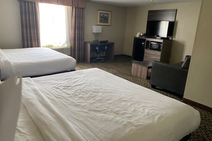 1 King Bed Mobility Accessible (5 of 14)