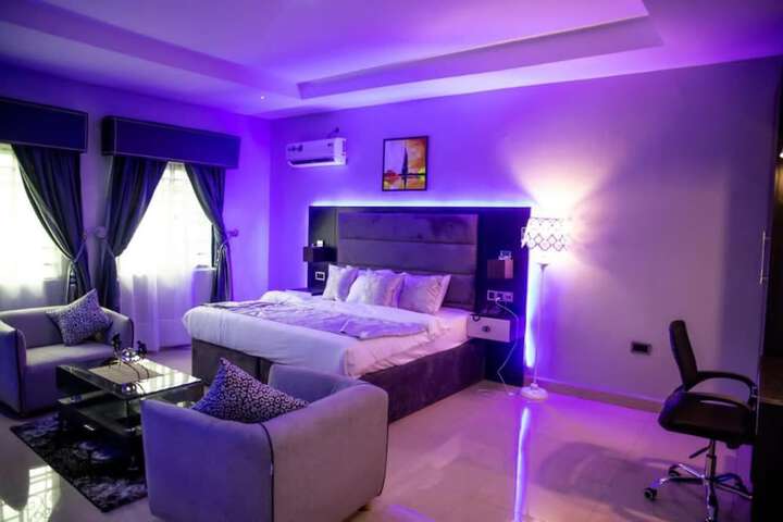 Room 6 of 32