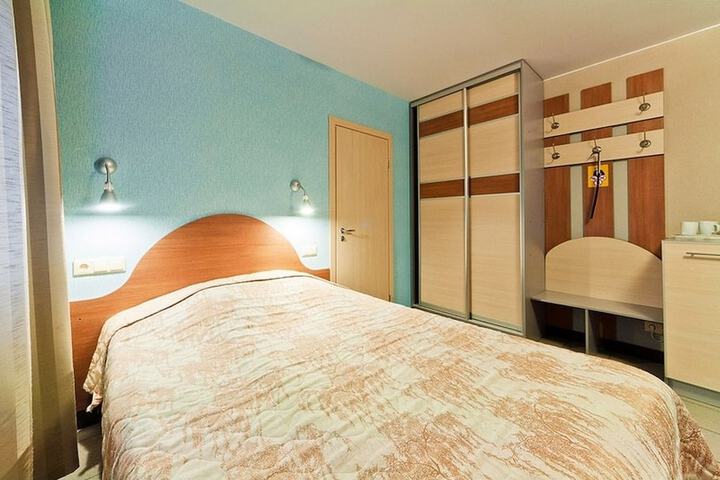 Room 6 of 42