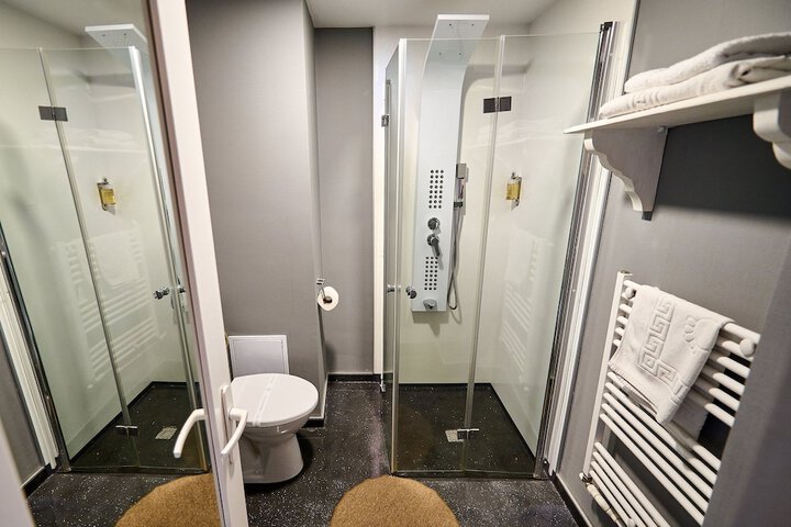 Room 65 of 136