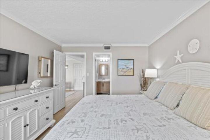 Gulf Shore Condo #204 in Destin, FL