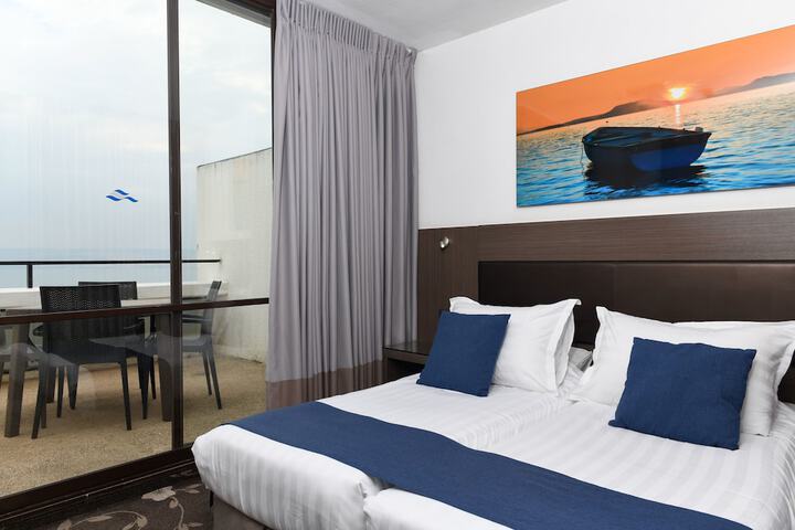 Room 16 of 26