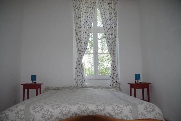 Room 5 of 79