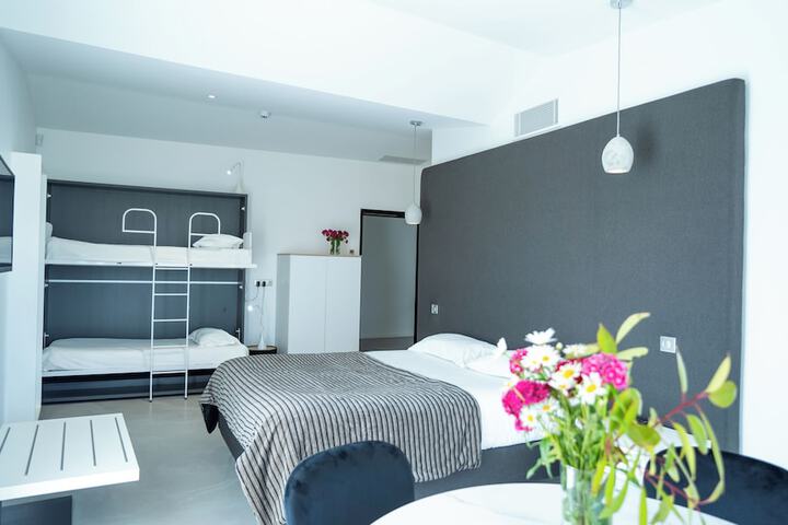 Room 13 of 35