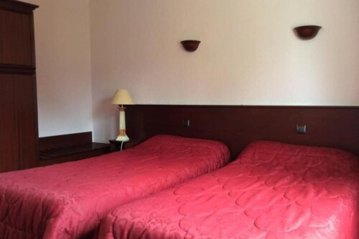 Room 9 of 38