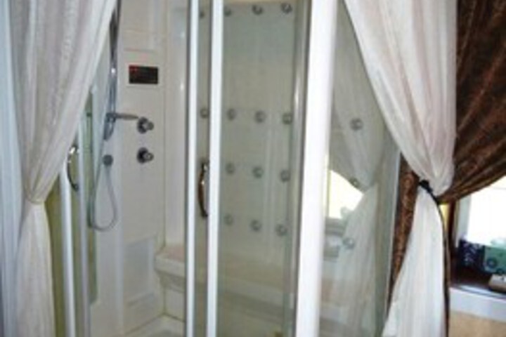 Room 2 of 29