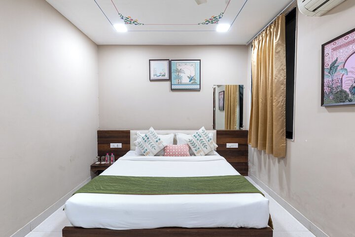 Room 9 of 34