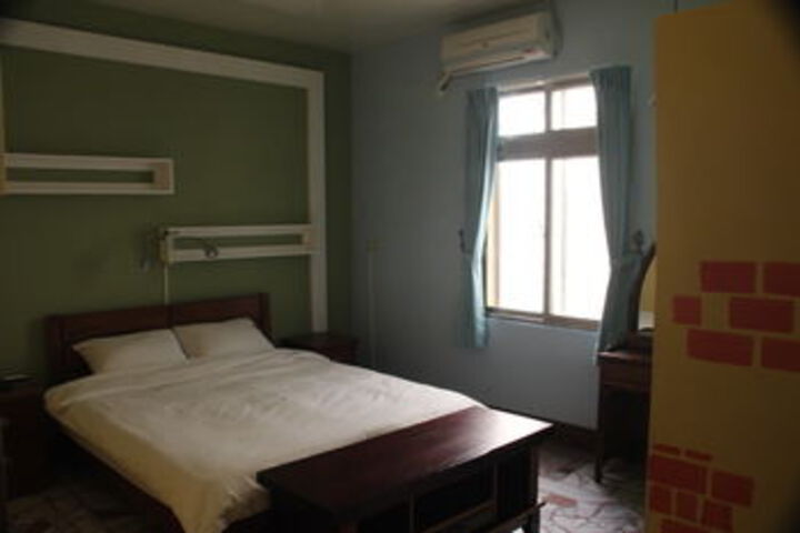 Room 15 of 33