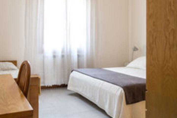Room 211 of 871