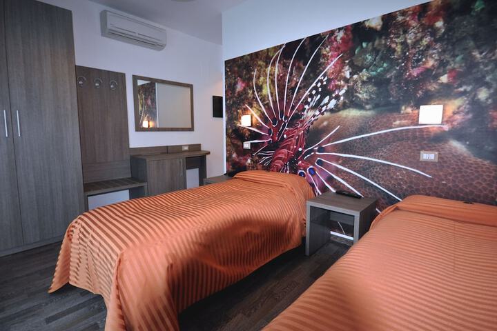 Room 32 of 151