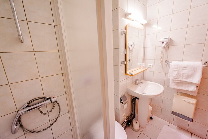 Room 30 of 41