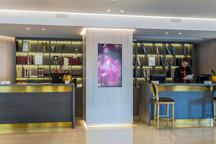 Guest Lobby