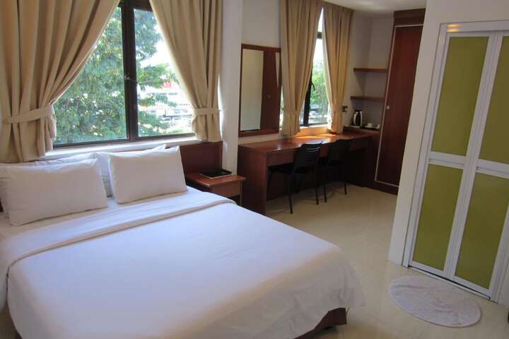 Room 13 of 60