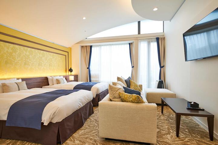 Room 9 of 74