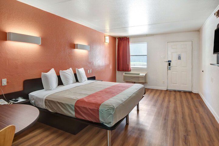 2 Queen Beds (2 of 15)