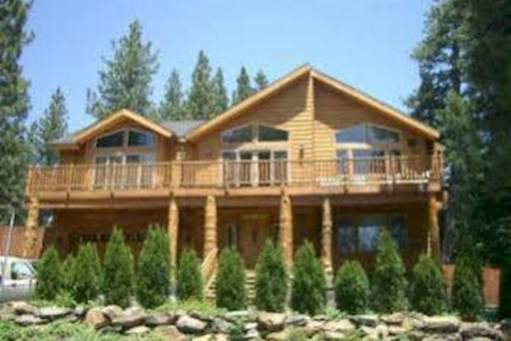 Image of TAHOE CITY RETREAT