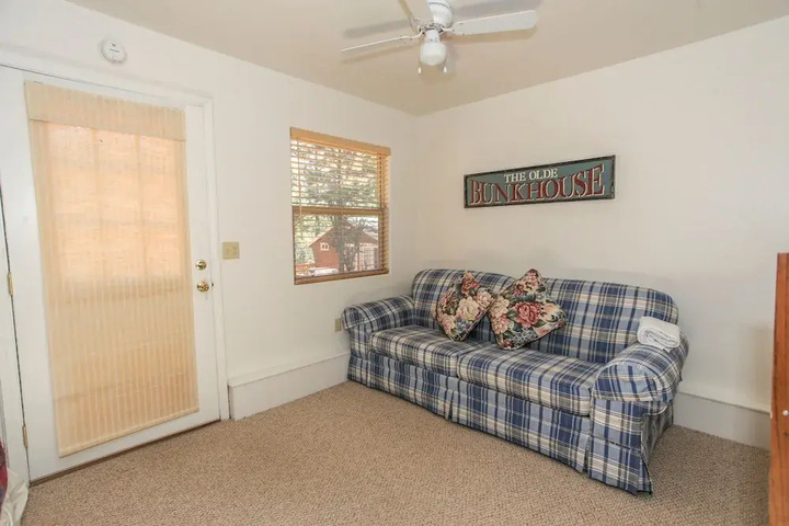 Room 11 of 25