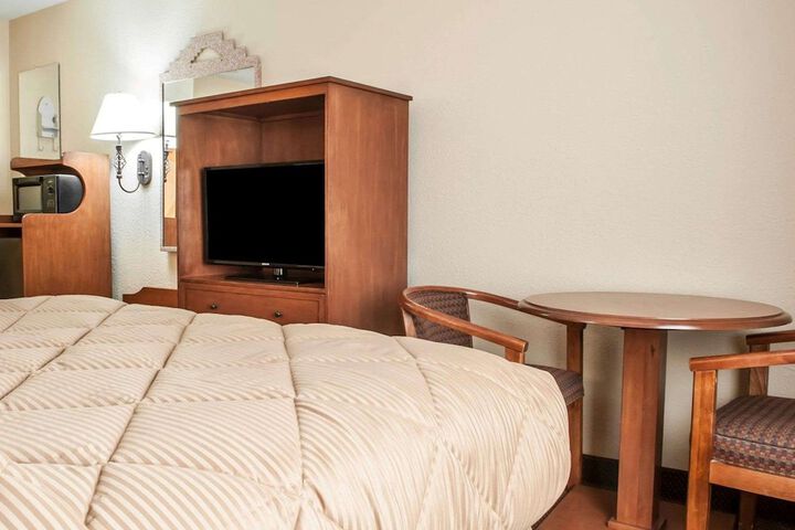 Room 10 of 20