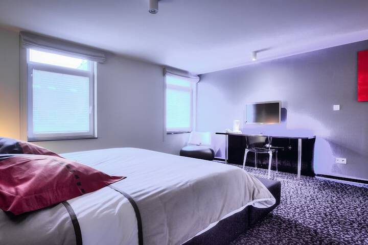 Room 5 of 29