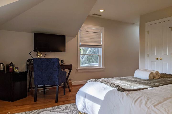 Room 152 of 258