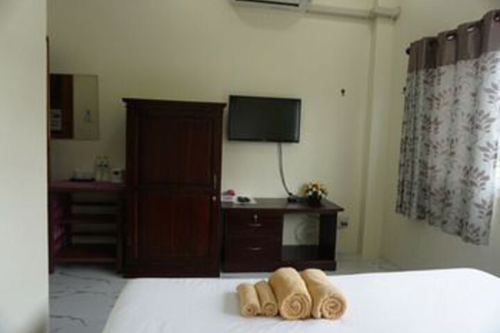 Room 27 of 49