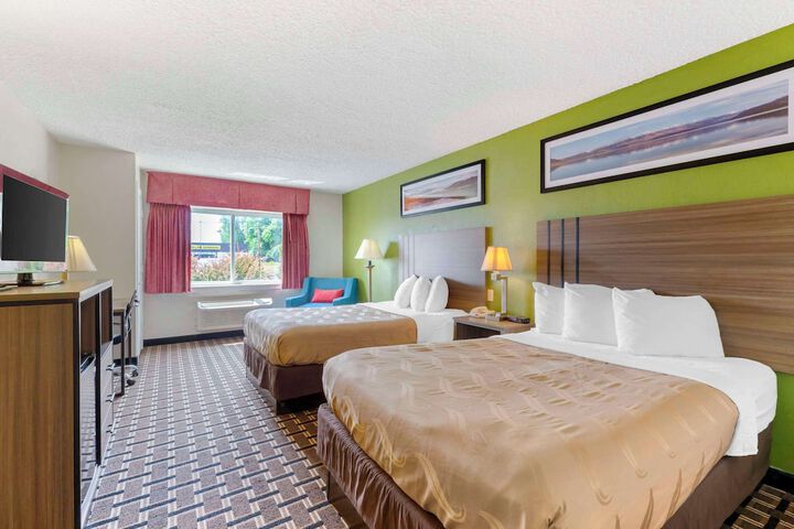 Double Bed Accessible (7 of 9)