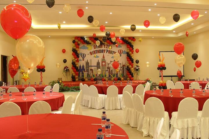 Ballroom/Hall 28 of 39