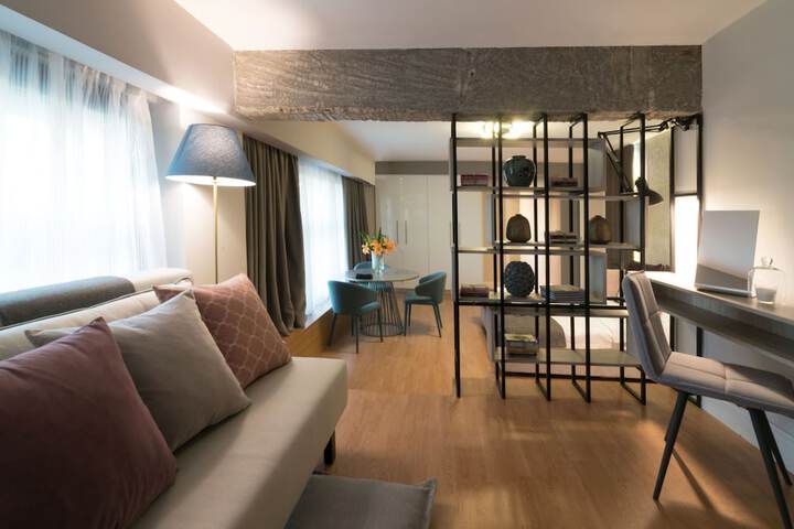 Room 25 of 102