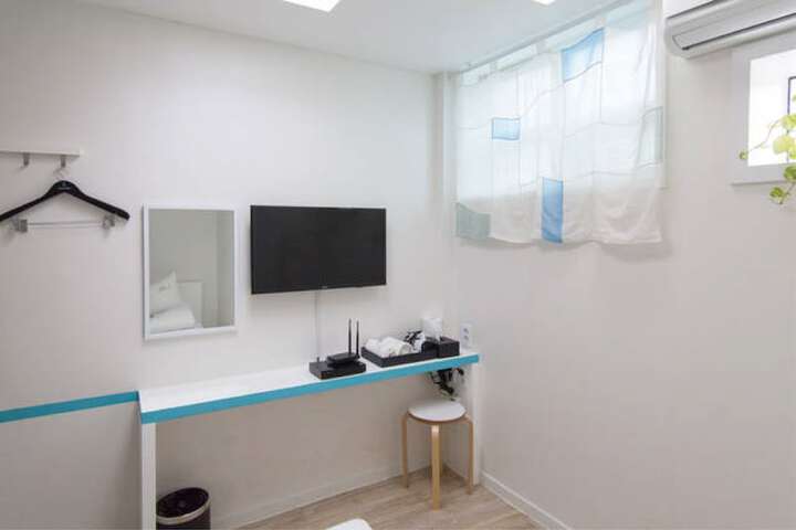 Room 11 of 60