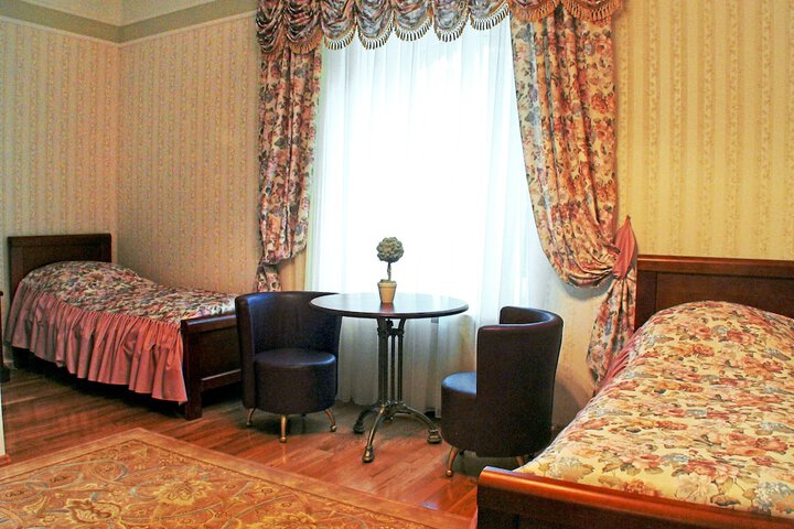 Room 4 of 61