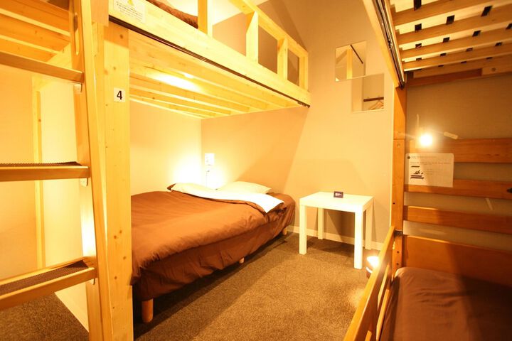 Room 28 of 77