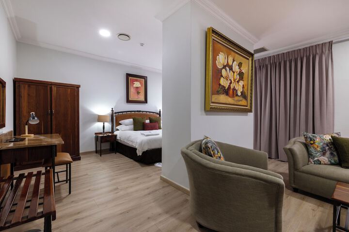 Room 32 of 70