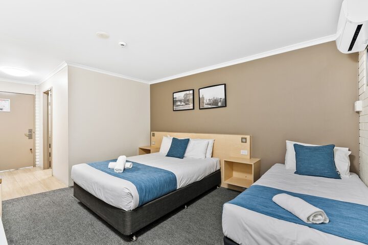 Room 12 of 34