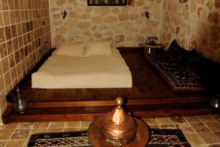 Room 4 of 76