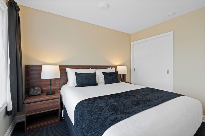 Room 33 of 104