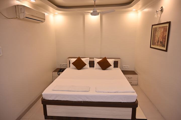 Room 9 of 21