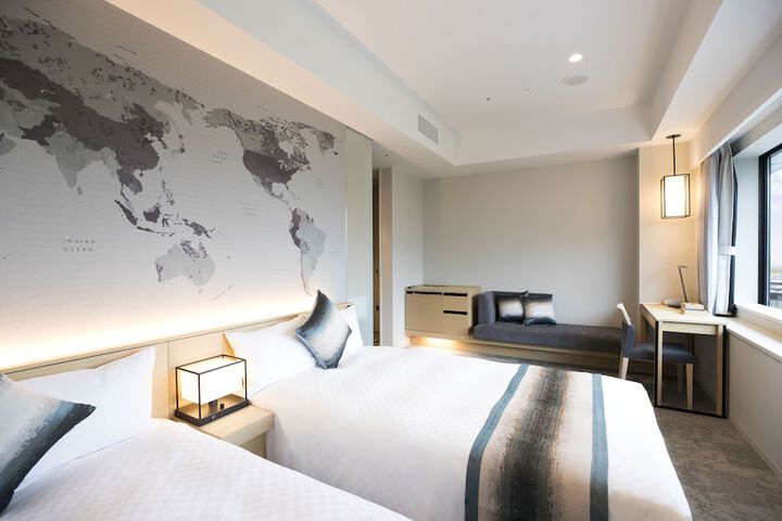 Room 17 of 46