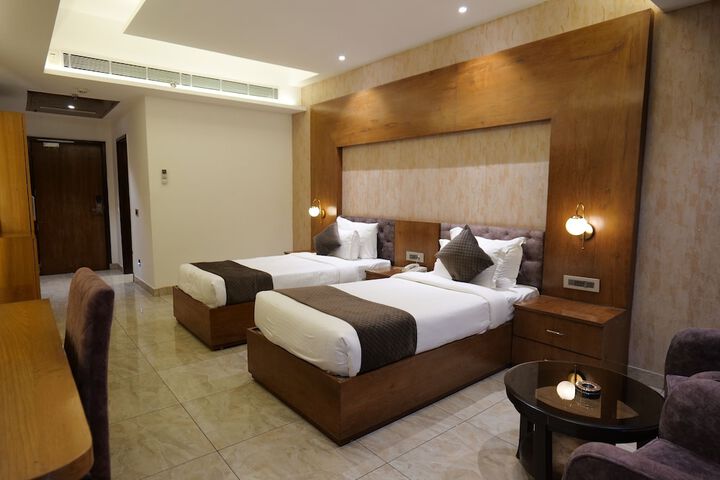 Room 14 of 37