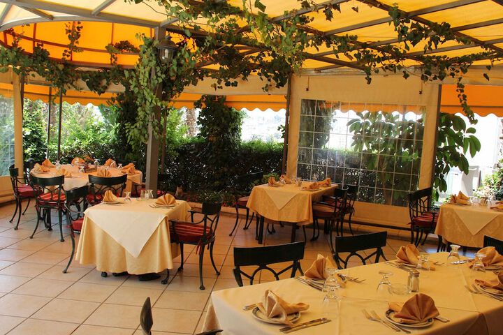 Dining 64 of 89