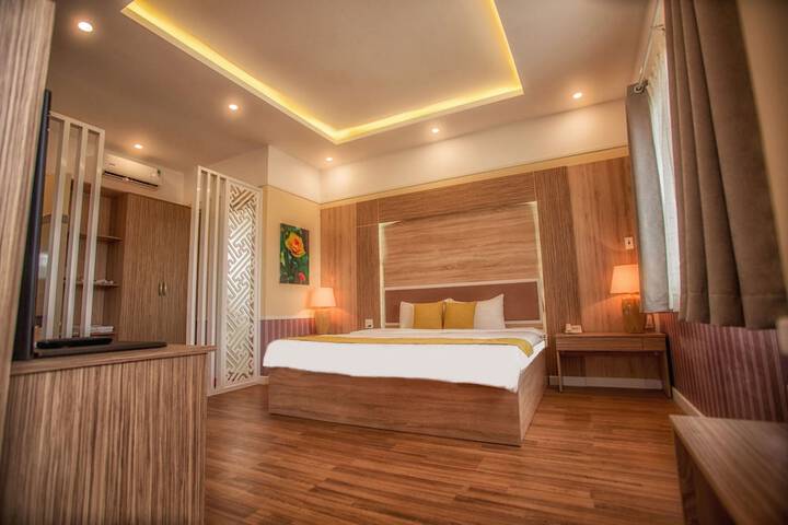 Room 6 of 28