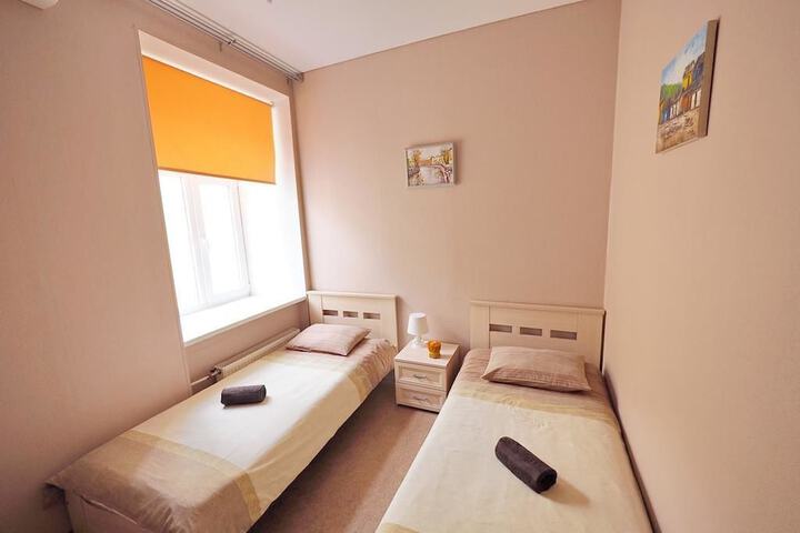 Room 8 of 33