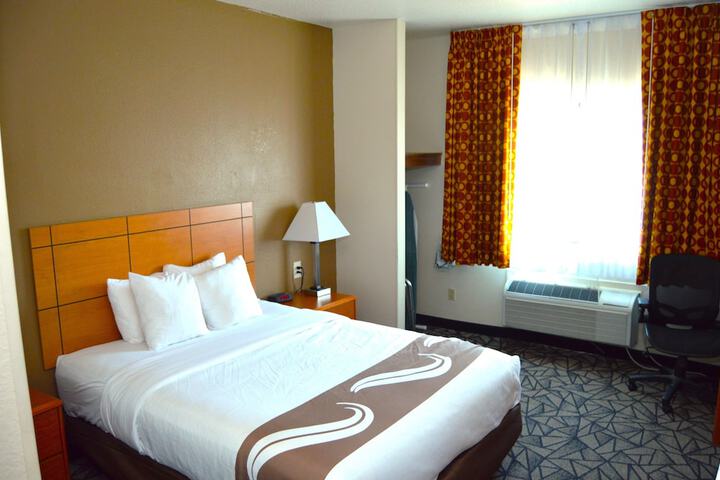 Quadruple Queen Bed (4 of 9)